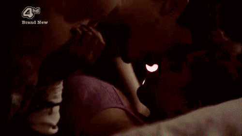 misfitssimonalishahotkiss.gif
